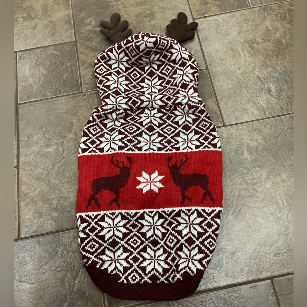 💰Make an offer, bundle and save💰 Red, White burgundy Reindeer Dog Sweater - Picture 4 of 8